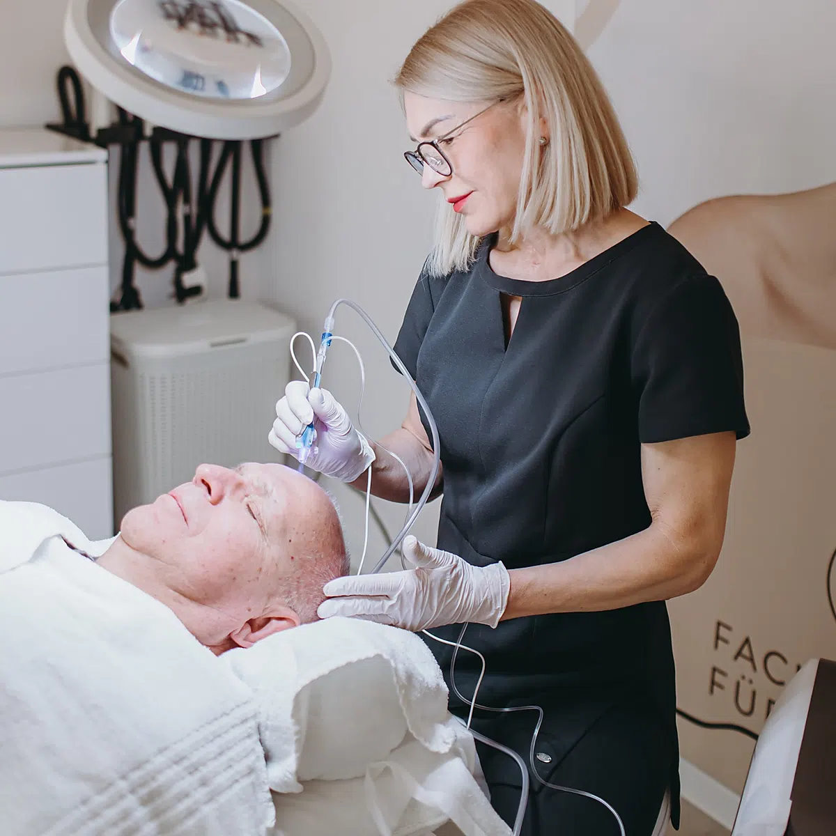 Behandlung mit der Sirius von Candela